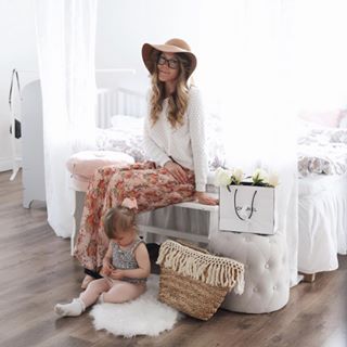 Love this little animal lover more than I ever could imagine ???? #dagensoutfit #ootd #lookoftheday #momstyle #momlife #boho #longhair #nordmaling #um...