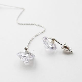 大粒のジルコニアピアス。デザインは2種類。アシンメトリーに着けるのもおススメです品番1704-ap543 1704-ap544#em #emgrp #emwebshop #accessorize #accessorie...
