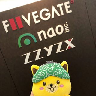 おはよう！ポ太郎だよ！今日はファイブゲートグループの入り口にいるよ！ロゴが３つも並んでる〜????！.#instagood #instadiary #リラックスルーム #キャラクタ...