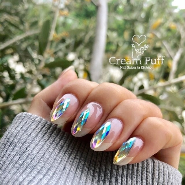 Nailbook Jp クリアに合わせるオーロラの輝きにキュン ネイルブックから予約ができるネイルサロンです ネイリスト Lovepuff53 ネイルサロン 吉祥寺ネイルサロンcream Puff クリームパフ ネイルブックユーザー名