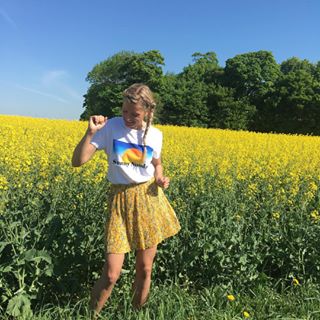 SUNNY SUNDAY️ Altså når disse skønne gule marker dukker op, så er det virkelig sommer️ Det populære LEI skirt fra Samsøe er tilbage i alle str og her...