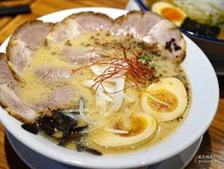????▋#雞玉錦拉麵▋日本連續四年排隊第一名，來自秋田縣的雞湯拉麵 ???? https://goo.gl/f9iHED雞香醇清湯醬油拉麵$200雞濃熟白高湯/豪華醬油拉麵 $280不論是濃湯...