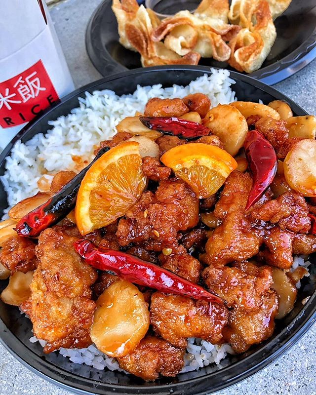 Orange Peel Chicken • Fresh orange slices, red chili peppers and water