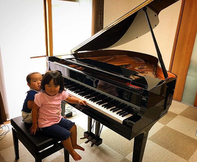 本日の納品は山口県 可愛いチビッ子姉妹ピアニストの元に たくみ工房 中古ピアノ 納品 ヤマハ Gc1s ヤマハgp100周年限定モデル ありがとうございました 腕時計忘れてきた 大変申し訳ございません Snapwidget 本日の納品は山口県 可愛いチビッ子姉妹ピアニストの元に たくみ工房 中古ピアノ 納品 ヤマハ Gc1s ヤマハgp100周年限定モデル ありがとうございました 腕時計忘れてきた 大変申し訳ございません Snapwidget