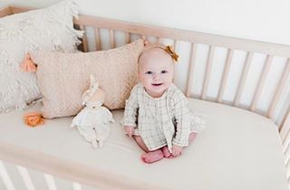 ¡Buenos días CharHadas! Mirad con qué sonrisa nos levantamos hoy. La más bonita y dulce de todas: la de bebé ???? Y qué monada de accesorios tiene est...