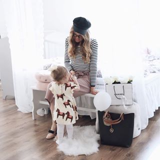 Todays mom and mini me - Cornelia loves her new horse dress from @mini_rodini ???? #dagensoutfit #ootd #lookoftheday #momstyle #momlife #boho #longhai...