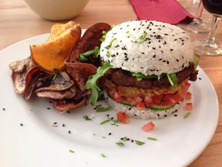 #bordeaux #bordeauxmaville #restaurant #vietnam #vietnamesefood #vietnamese #burger #anhkha #instagood #instafood #yummy #rice #asian #asianfood @anhk...