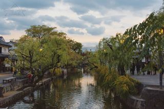 Kurashiki Bikan Historical Quarter 倉敷美観地区.#stealingdaylight #okayama #kurashiki #oldtown #canal #willow #sunset #japan #japantravel #japanesearc...