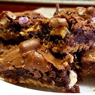 S’mores Brownie Bites!! I don’t think you can get much better than that!! This is the featured post from @thisautoimmunelife on this weeks Friday at t...