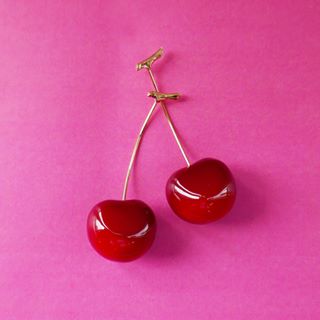 LOVE BY e.m.のさくらんぼピアス。数量限定で入荷予約受付中です！アメリカンチェリーは6月末頃のお届け予定です。この機会にぜひ！品番 lb-ap34 #em #emgrp #em...