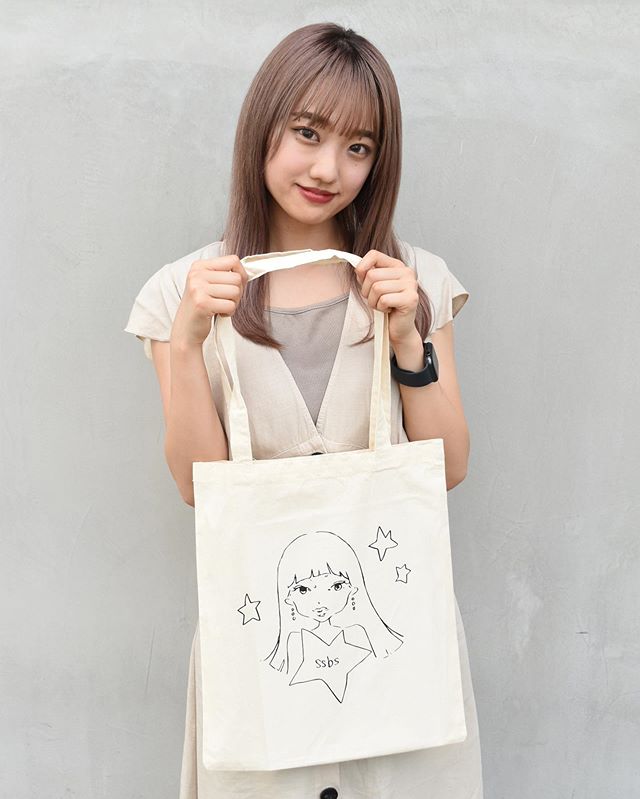 夏のオープンキャンパス参加で Shima Daikanyama Shima Official Account Jr Stylist たなか ゆかさん Yuka Tanaka のかわいいイラストがプリントされたトートバックをプレゼントします Shima Ssbs 住田美容 美容 Beauty 美容専門学校 美容学校
