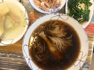 ????這碗 #鴨寶鴨肉飯 是最近在宜蘭吃到最令人魂牽夢縈的在地美食啊!! 好吃在這裡???? https://goo.gl/ubRYZf鴨肉的口感非常好，加了湯汁的白飯也非常可口!! 當...