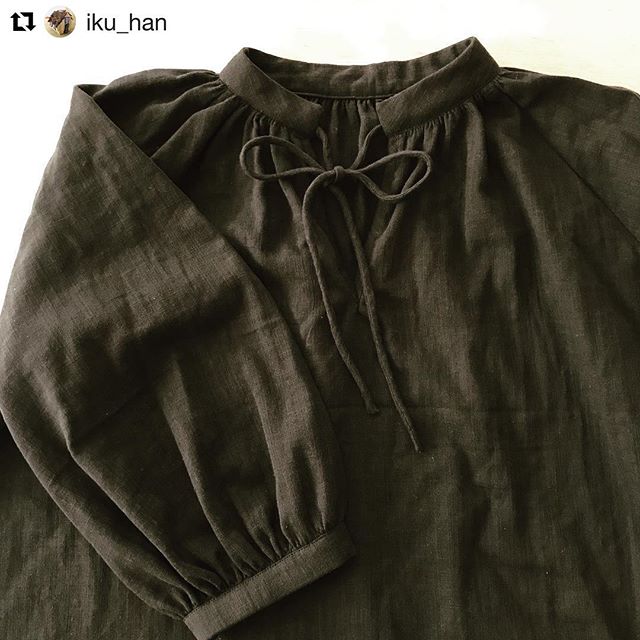 Fbお客様の作品 です Repost Iku Han With Get Repost ヴォーグ学園のレッスンで先生や生徒さんが着られていて素敵だなぁとあこがれていたギャザーブラウスを作りました 黒のダブルガーゼで柔らかい仕上がりに 美濃羽まゆみ さん 着心地のよい暮らしの