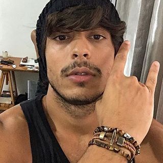 Venha completar seu look com originalidade e estilo.#HOJE #feiraqualquercoisa #pracabeneditocalixto #carnaval #sampa #estilo #modamasculina #pulseiras...