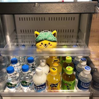 おはよう！ポ太郎だよ????今日はエントランスに来たよ〜！どの飲み物飲もうかなあ〜？.#instagood #instadiary #リラックスルーム #キャラクター #fivegate #フ...