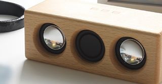 SOUND FLY L スピーカー 職人の手によりひとつひとつ丁寧に作り上げられたワイヤレス木製スピーカー。木製無垢仕様のBluetooth対応、持続再生時間は最大10時間で...