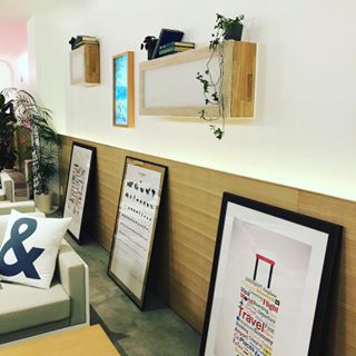 【＆AND HOSTEL AKIHABARA】1階ラウンジが様々の色に変化するようになりました！自分のピッタリの色を見つけてみてください！We have our newest lights on disp...