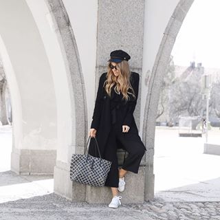 Yesterdays look in my old hoods and with my new hair ???????? #dagensoutfit #ootd #lookoftheday #momstyle #momlife #boho #longhair #nordmaling #umeå #...