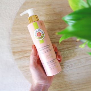 Prendre soin de soi ????Avec @hivency, j'ai eu l'occasion de découvrir le lait repulpant nourrissant à la fleur de figuier de @rogergallet. Si ce lait...