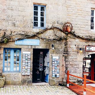 Locronan et ses jolies pierres #bretagne  #finistere  #bzh  #instabretagne  #breizh  #village  #bretagnetourisme  #bretagne_focus_on  #bretagnesud  #f...
