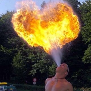 ️️️????????????#love #heart #liefde #amour #vuurspuwen #firebreather #firebreathing #fire #vuur #zomer #fireworks #fireshow #instagood #instagram #lov...
