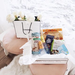 I looooove the new vegan box from @thehealthybox - the vanilla sparkling water is ???????????????????????? #thehealthybox #healthybox #ramlösa #yummie...