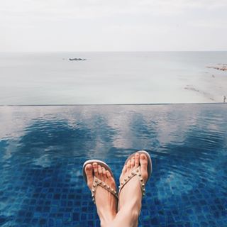 saturday️..#soleilbypuputier #comfortshoes #beachaccessories #beachsandal #instagood #instashoes #shoeslover #sunnyday #poolside #ウェッジサンダル #ス...