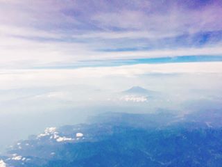富士山って遠くから見ても荘厳。そして地球はやっぱり青かった。#空の上 #富士山#エネルギー #パワースポット #日本一 #山#地球 #地球は青かった #今ソラ #いま...