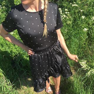 Sejeste nye sæt fra ICHI️ T-shirt og nederdel du nemt kan finde ved at søge på: BEO️ Genial til dig der ikke er så høj, men smukt til alle der gerne v...